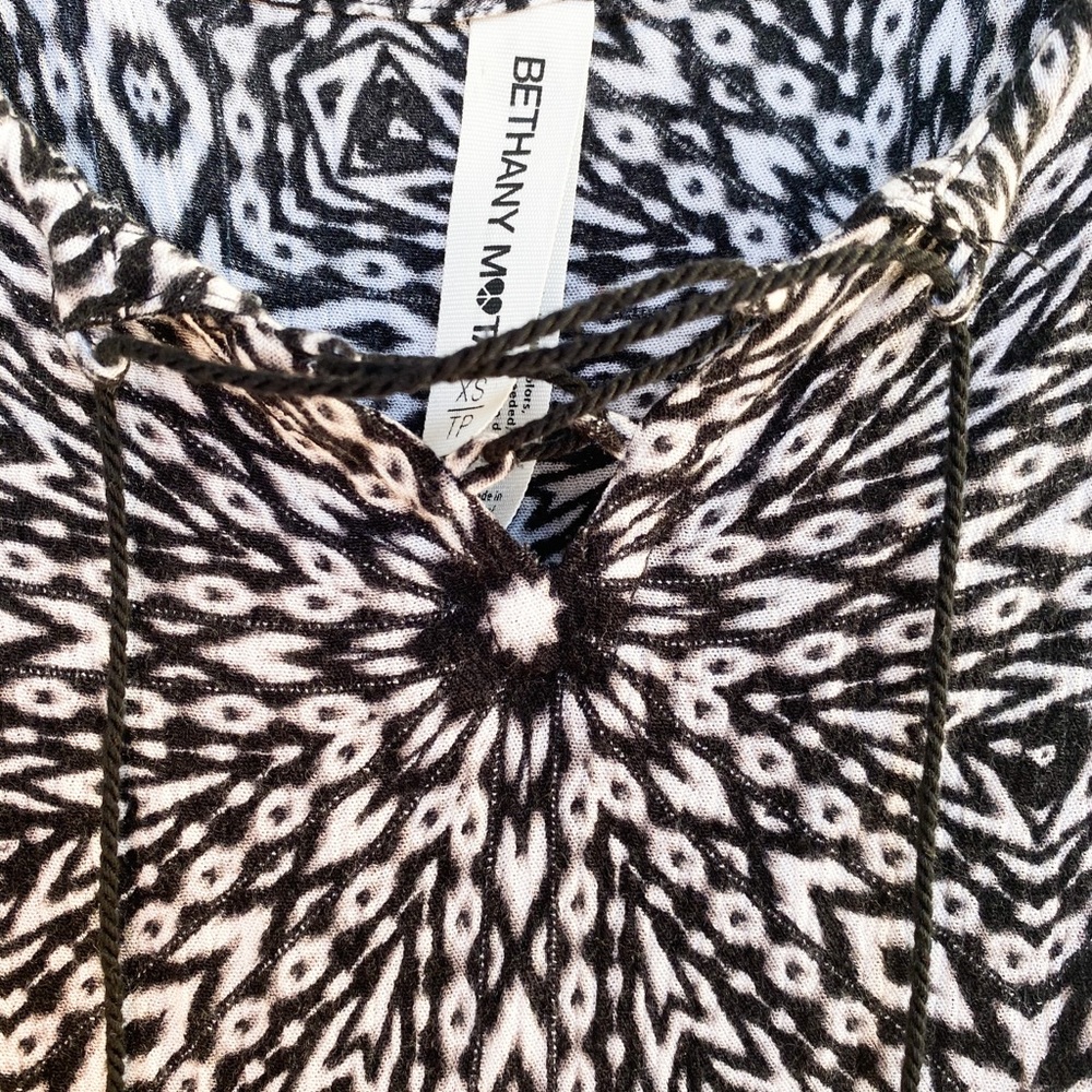 Patterned Tank Top - Picture 7 of 9